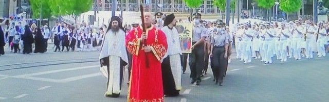 Porfirije predvodi litiju, veliki broj ljudi na ulicama