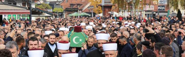 U našim srcima tuga je i stega jer te više nema na trgu Gazi-Isa bega