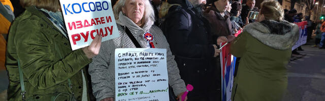 Ucveljeni državni ljubimci: Nečastivi ispred Predsedništva Srbije
