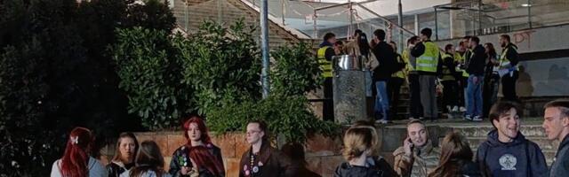 Studenti blokiraju RTS i RTV: Blokada će trajati DANIMA (VIDEO)