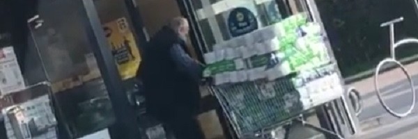 Prekidajte sve, imamo POBEDNIKA! Ovaj penzioner kupio je SAV toalet papir iz prodavnice (VIDEO)