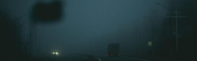 Vozači, potreban je poseban oprez: Magla noćas značajno smanjuje vidljivost – ponegde i ispod 100 metara