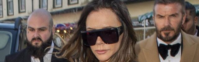 Novogodišnja haljina u znaku Viktorije Bekam: Model koji razume žensko telo i sužava figuru  (FOTO)