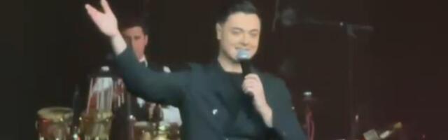 NAJMLAĐI PEVAČ OTVORIO KONCERT U ČAST ŠABANA ŠAULIĆA: Nermin Handžić dočekan ovacijama u Sava centru VIDEO