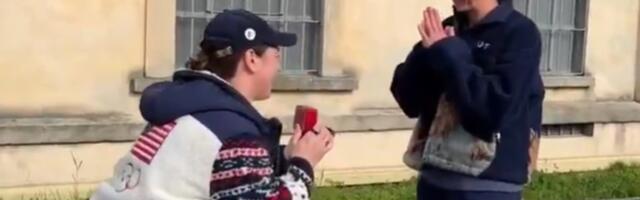 Nova veridba na ZOI: Hokejašica Amerike kleknula pred svoju sunarodnicu, klizačica rekla sudbonosno "da"! /VIDEO/