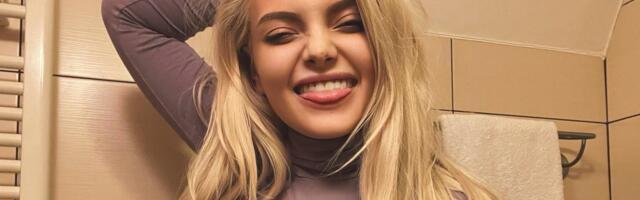 ĆERKA LEGENDARNOG PEVAČA U KREVETU SA NOVIM DEČKOM 13 godina stariji bivši muž joj uzeo pare sa računa i pola kuće, a ona sad  uživa kraj njega: "Moja ruka za emotivnu podršku"