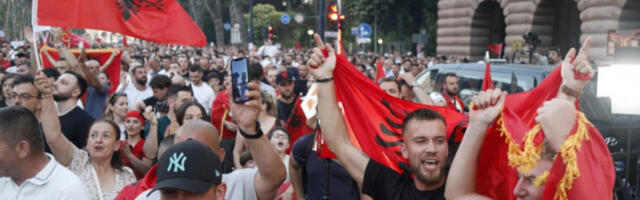 Напади јајима и сукоби с полицијом у Тирани
