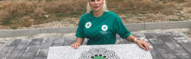 Duda Balje u Peći otkrila spomen-ploču u čast žrtava genocida u Srebrenici