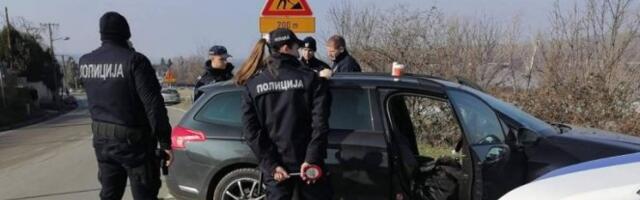 (VIDEO) NAORUŽAN DO ZUBA KRENUO NA MITING PROTIV VUČIĆA I TO NA DRŽAVNI PRAZNIK! Pripadniku "Narodnih patrola" pronašli karabin sa optikom i antipancirne metke!!