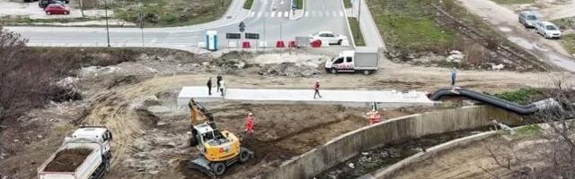 Počela izgradnja mosta preko Lozničke reke na trasi Bulevara vojvode Putnika