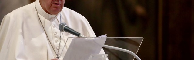 Papa podržao homoseksualne brakove, deo katolika uznemiren