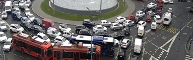 Jutarnji špic napravio kolaps u saobraćaju: Svi putevi u Beogradu zakrčeni, ovde je najgore! (FOTO)