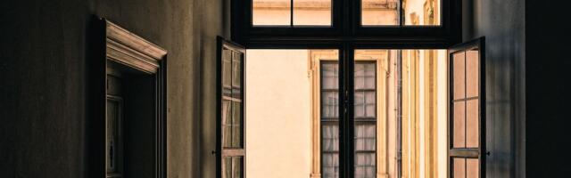 Perverznjak terorisao staricu godinu dana: Stajao pred prozorom, radio užasne stvari, kamera zabeležila sve