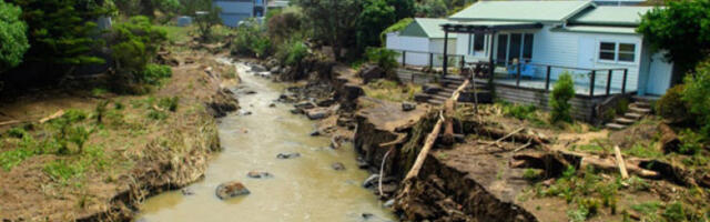 Олуја на Новом Зеланду пореметила саобраћај, хиљаде људи остало без струје