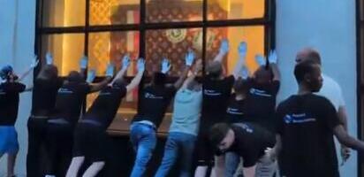 GRAD SVETLOSTI U STRAHU! Lokali zabarikadirani - neverovatne scene pred finale Lige šampiona: Pariz se sprema za najgori mogući scenario (VIDEO)