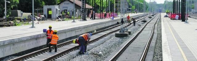 JEDVA SPASLI ŽENU DA JE NE UDARI BRZI VOZ U TOŠINOM BUNARU! Oglasila se Železnica, evo na šta apeluju!