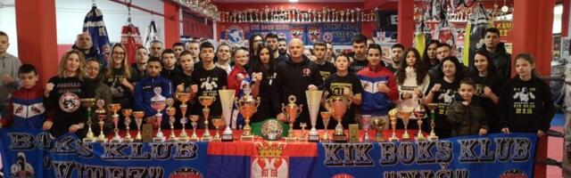 Nada Krivačević iz Kik boks kluba „Niš“ šampion Evrope. Prijem za tročlanu ekipu kod predsednika GO Medijana