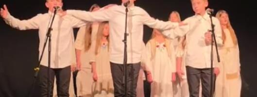 "TU SAM ROĐEN, TU OSTAJEM, BOŽURA MI MOG..." Snimci dečjeg hora iz Gračanice šire se mrežama, poslušajte zašto! Razgalili srca Zlatiboraca (VIDEO)