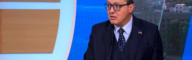 "MOŽE DA SE POGLEDA U OGLEDALO I PONEŠTO NAUČI!" Ambasador Trifunović odgovorio Stefanoviću: "Nepravdane optužbe štete Srbiji!"