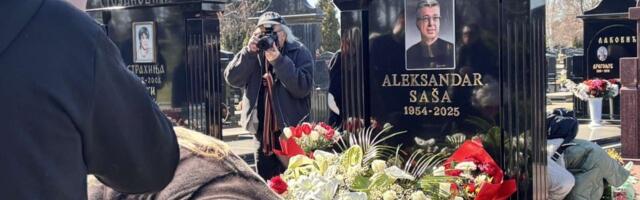Godinu dana bez Saše Popovića: Porodica stigla na groblje (VIDEO)