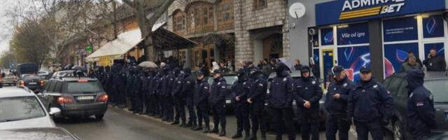 UŽIVO Izbori u 10 mesta: Napad na novinarsku ekipu u Boru, uhapšeni posmatrači "Kreni-promeni"