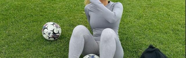 Najatraktivnija fudbalerka sveta ponovo "zapalila" javnost fotkom u minijaturnom bikiniju