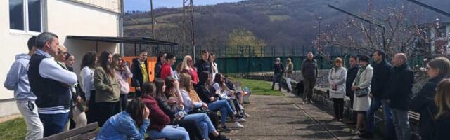 Školarci iz Leskovca obišli akumulaciju Barje na Svetski dan vode