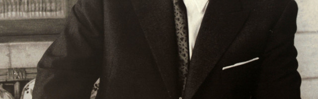 Posle rata šeta Tito ulicom i sretne jednu babu, pa joj kaže...