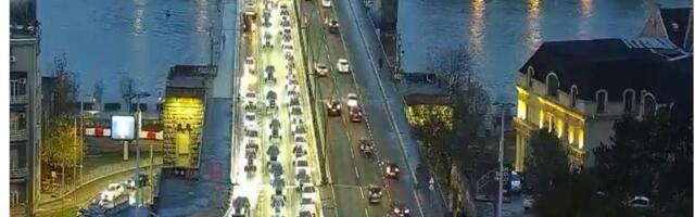 ŠPIC U SAOBRAĆAJU NAPRAVIO HAOS U BEOGRADU! Gužve na ključnim saobraćajnicama u gradu - evo koje pravce izbegavati! Vozači, oprez! (FOTO)