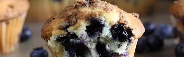 Slatko na brzaka: Mafini od integralnog brašna sa voćem