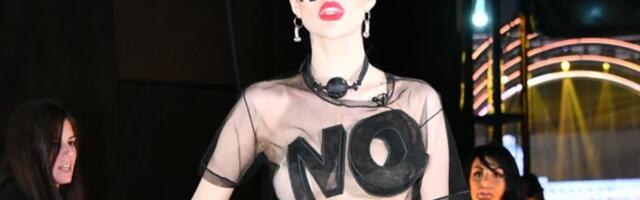 Da se prekrstiš i levom i desnom rukom: Evo čime je ukrasila jelku Deniz Dejm!