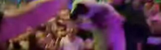 Zbog ovog nastupa je Desingerica dobio krivične prijave: Jagnje se otimalo na bini, reper pevao "Čokoladu"