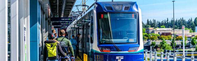 JEZIV SNIMAK! Pokušao da gurne čoveka pod voz na stanici, policija ga pronašla na neverovatnom mestu!