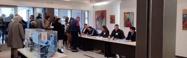 Do 18 sati u Novom Pazaru glasala skoro polovina upisanih birača