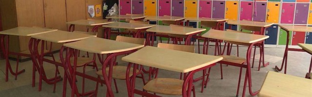 Deo plafona pao u školi u Zrenjaninu, jedno dete povređeno