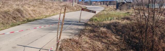 U Svrljigu se i dalje urušava put kojim prolazi autobus sa đacima