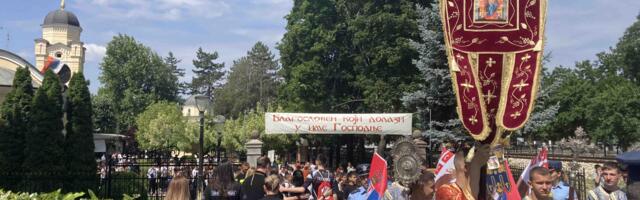 Kreće litija kroz Kragujevac (VIDEO)