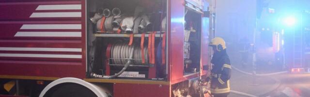 POŽAR U PROMENADI U NOVOM SADU Na licu mesta vatrogasci i ekipa Hitne pomoći