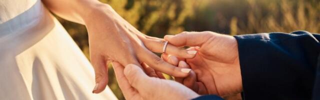 TRAŽIO SI ROBA, A NE ŽENU! Slađan oženio DVE decenije mlađu ALBANKU, pa je pred svima PONIZIO! Nikad niže udario i na SRPKINJE! (VIDEO)