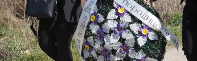 Evo šta piše na ogromnom vencu porodice Lazić, ovim rečima se zauvek oprostili od Dragana