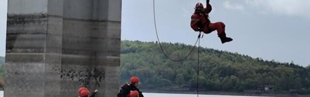 Kraj drame u Beogradu: Spašen muškarac koji je pao sa Pupinovog mosta!