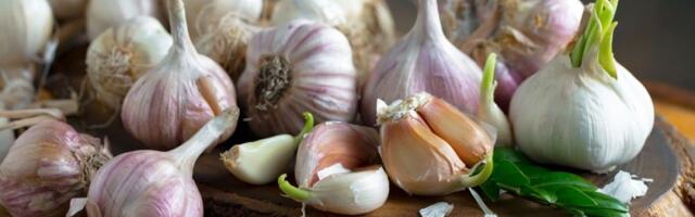 Genijalan i brz trik: Beli luk više neće ostavljati miris na rukama - domaćice oduševljene