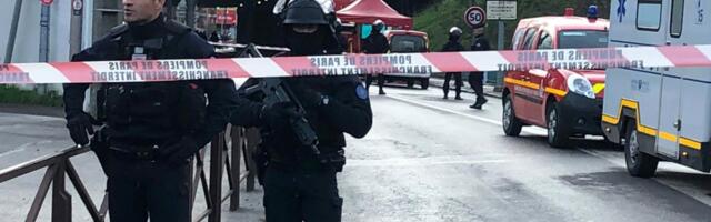 UŽAS U PARIZU! Dečak (16) u 3 ujutru ušao u policiju krvavih ruku i šokirao prisutne: "Ubio sam brata i majku"