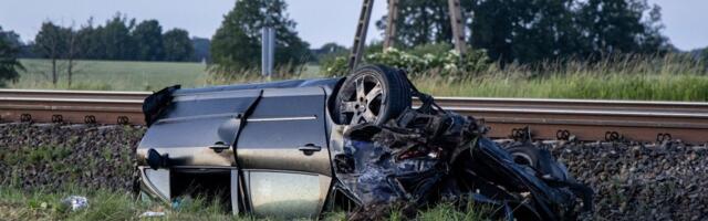 Jeziva nesreća u Kikindi: Automobil završio smrskan u kanalu, poginula medicinska sestra (34)