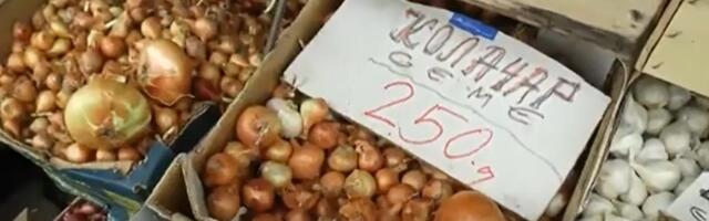 Црни лук на највећој пијаци у западној Србији скупљи и од јужног воћа