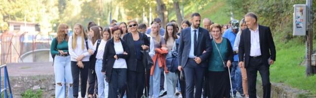 U Užicu akcijom „Zažmuri da bi me razumeo” obeležen Svetski dan belog štapa