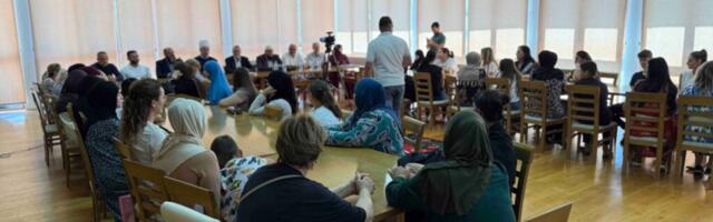 Hajrat podijelio stipendije jetimima uoči školske godine