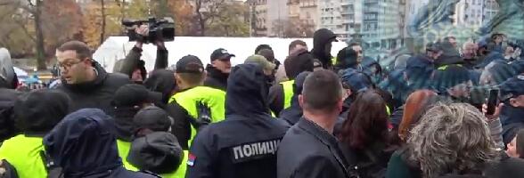 Operacija „Ćacilend“ ili kako policija ne sme ništa SNS plaćenicima