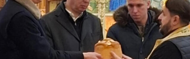 “Da nam veliki svetac i Gospod Bog čuvaju Srbiju”: Predsednik Vučić obeležava krsnu slavu