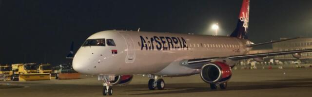 Avion iz Dubaija upravo sleteo u Beograd: Er Srbija evakuisala 274 Srba, među njima 14 beba